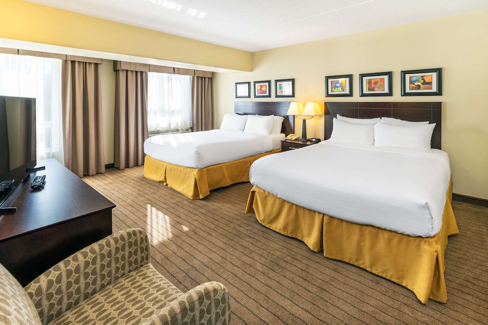 Suite, Multiple Beds, Non Smoking photo 1