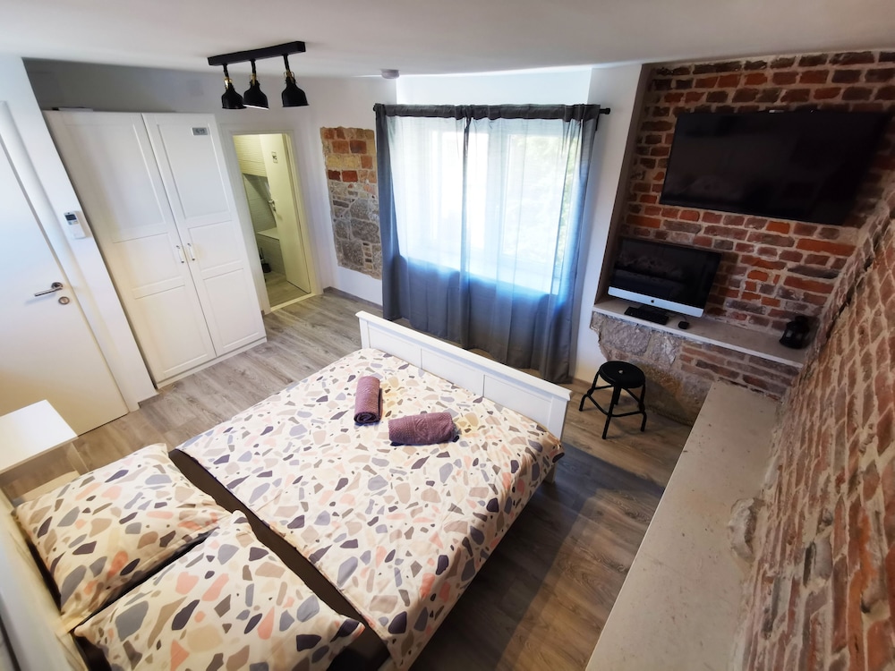 City Villa, 3 Bedrooms, Kitchen - Photo 34