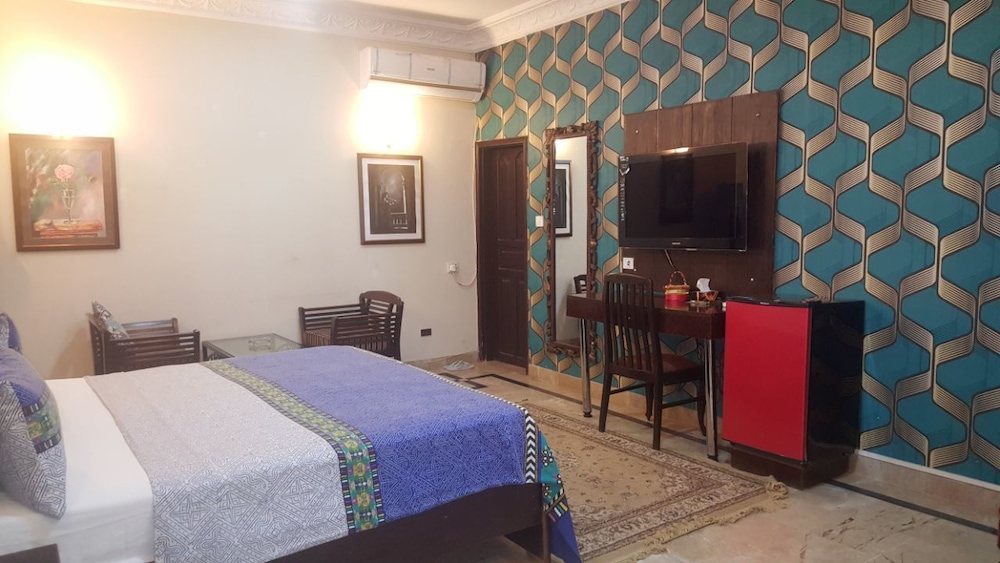 Deluxe Double Room, 1 King Bed, Refrigerator