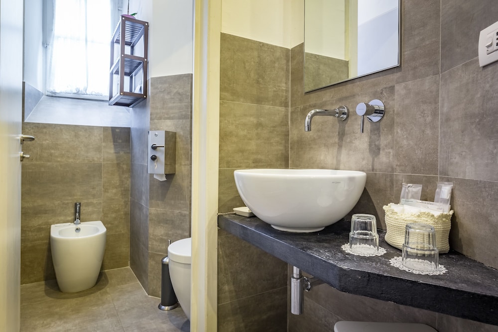 Luxury Suite - Photo 20