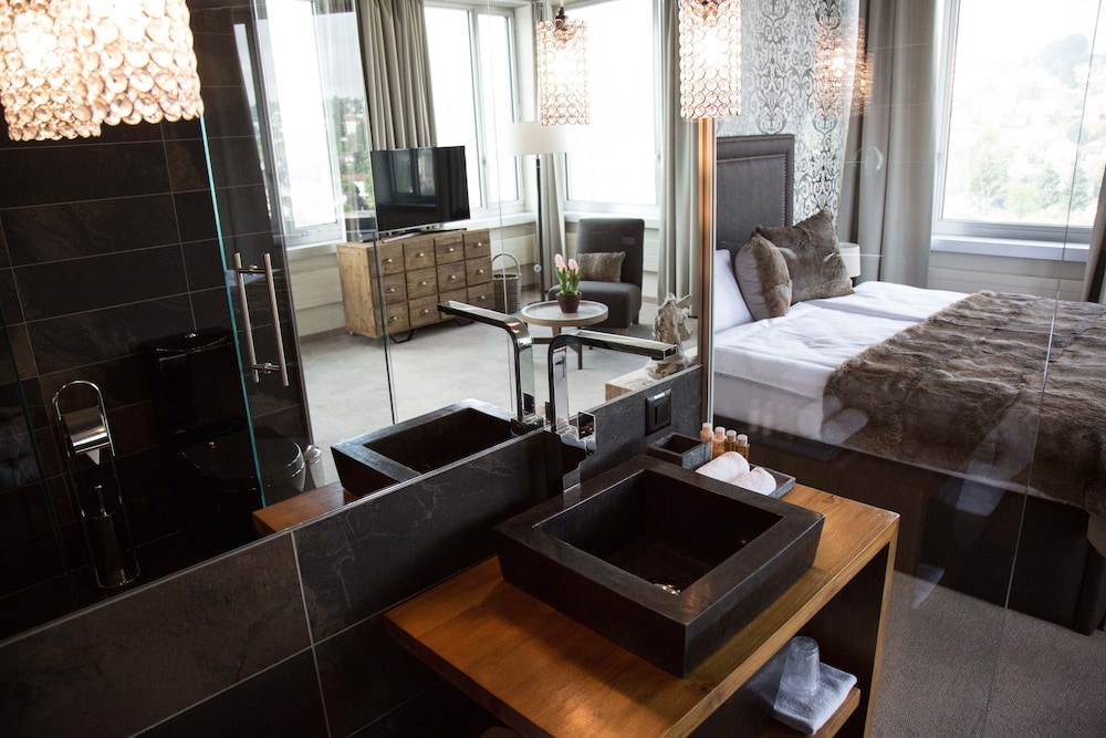 Superior Double Room, 1 Queen Bed photo 3