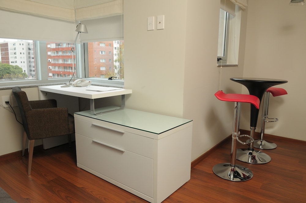 Suite, River View - Photo 6