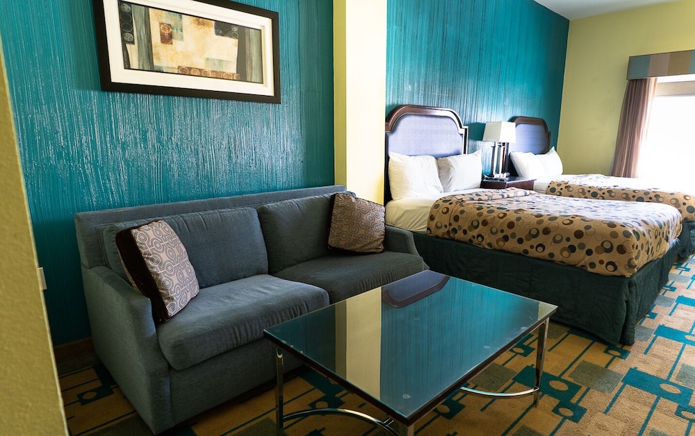 Senior Double Room, 2 Queen Beds photo 3