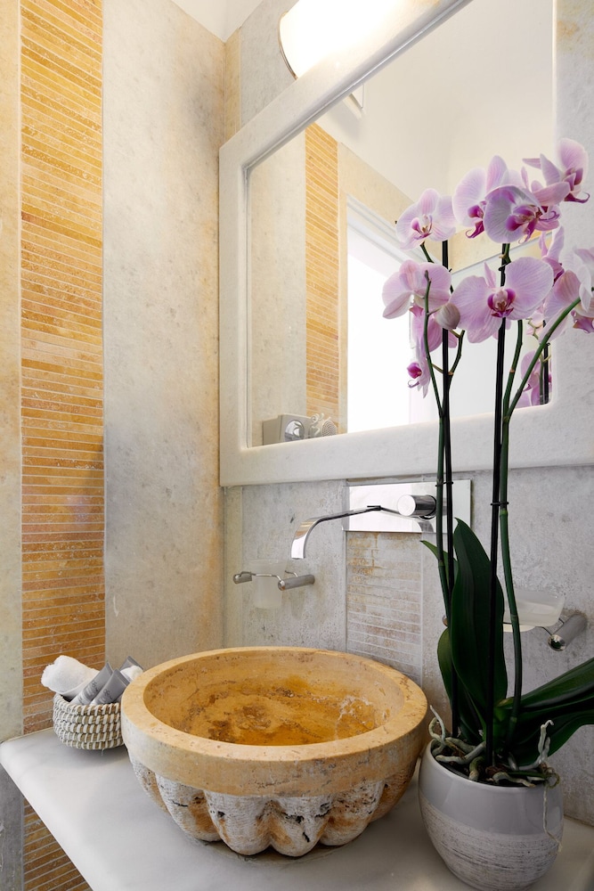 Superior Suite, Jetted Tub ( Caldera View) - Photo 11