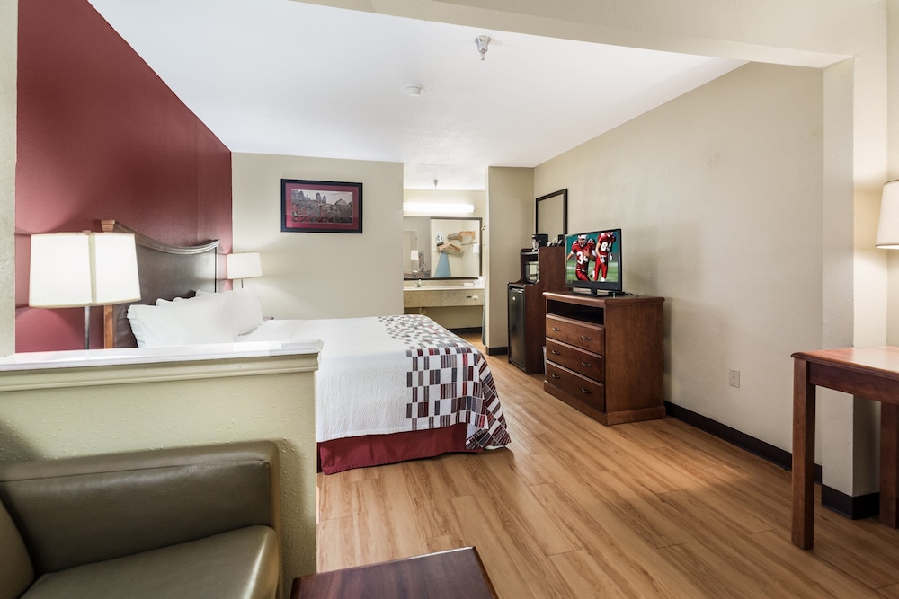 Standard Suite, 1 King Bed, Non Smoking - Photo 6