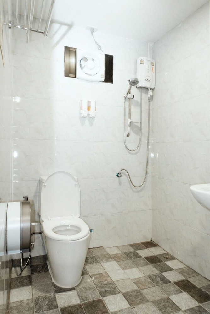 4-Bed Female Dormitory with Shared Bathroom photo 3