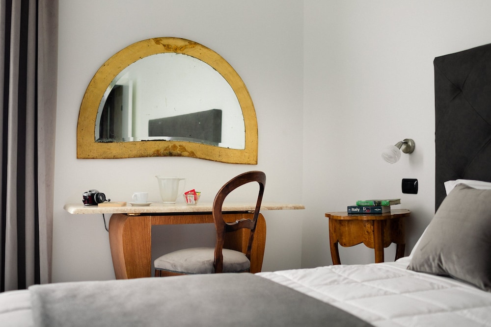 Deluxe Room - Photo 5
