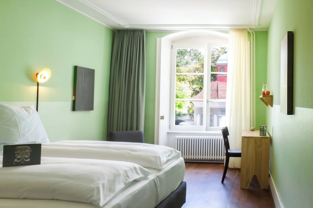 Deluxe Double Room, 1 Queen Bed, Non Smoking, Private Bathroom photo 2