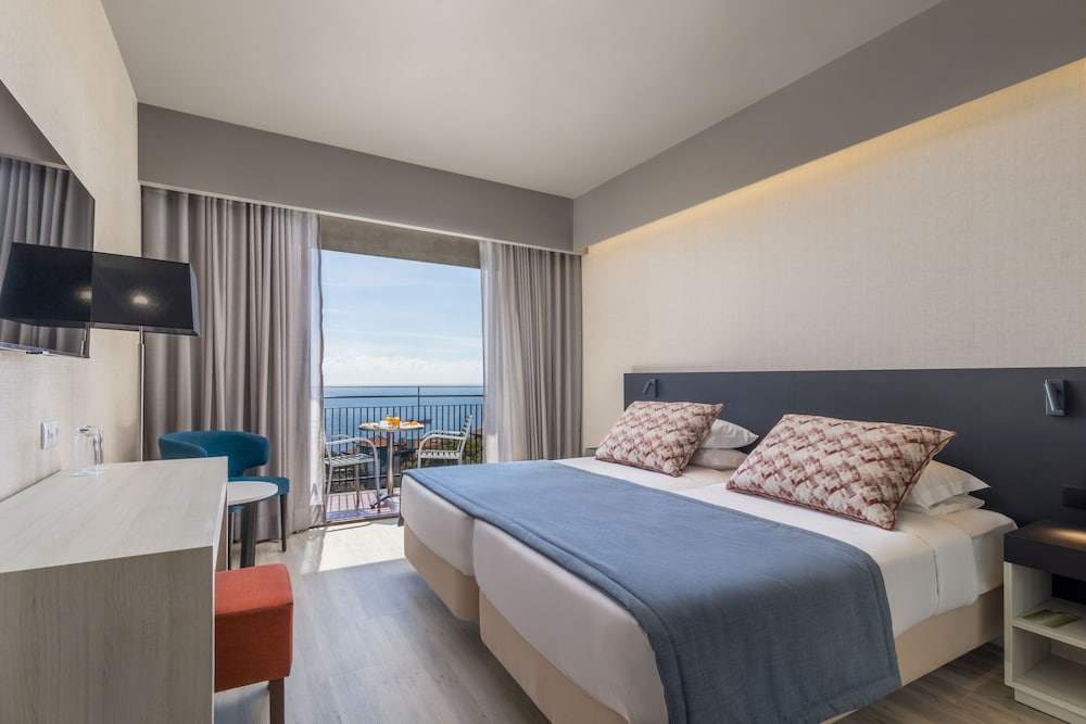 Single Room, Sea View