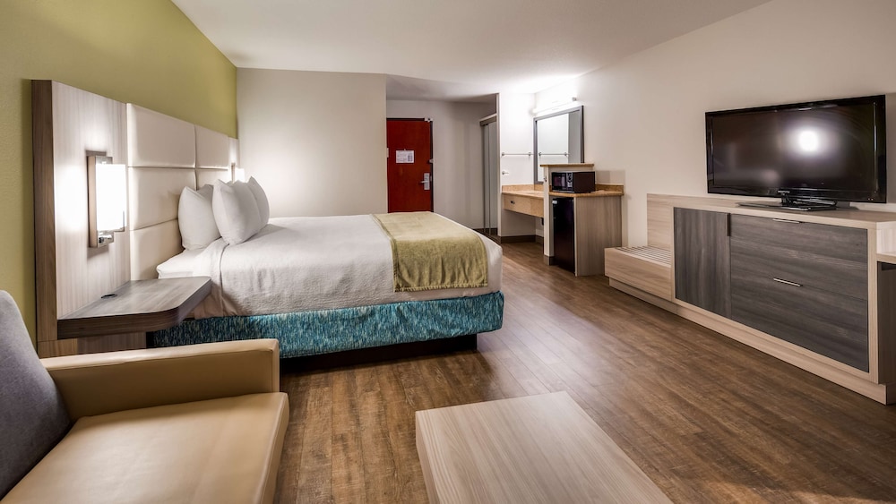 Standard Room, 2 Queen Beds, Non Smoking, Refrigerator & Microwave (with Sofabed) photo 2