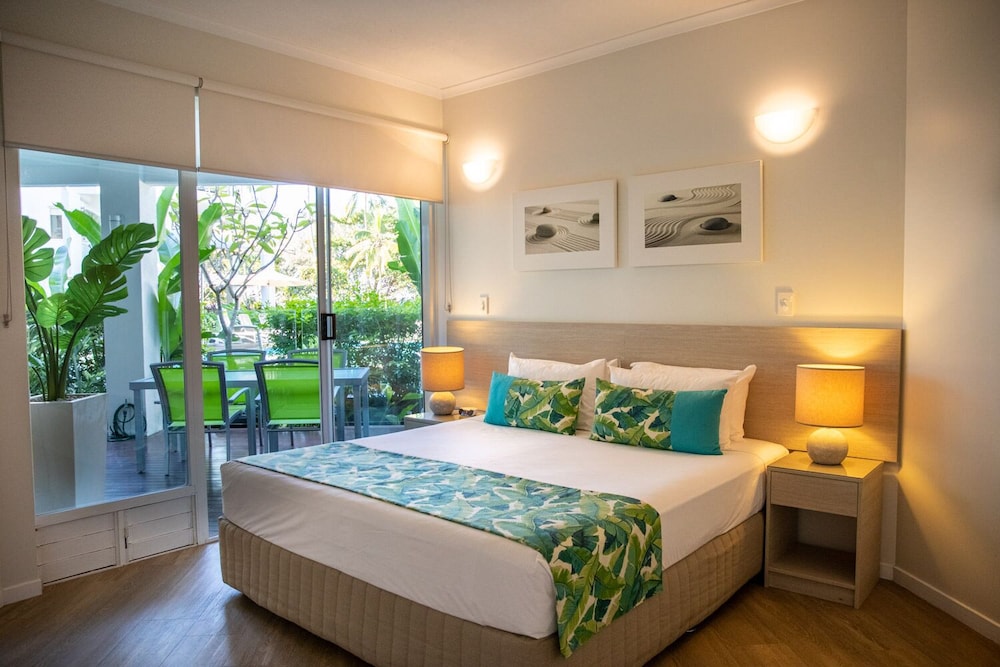 Deluxe Apartment, 2 Bedrooms, Pool Access, Partial Ocean View photo 2