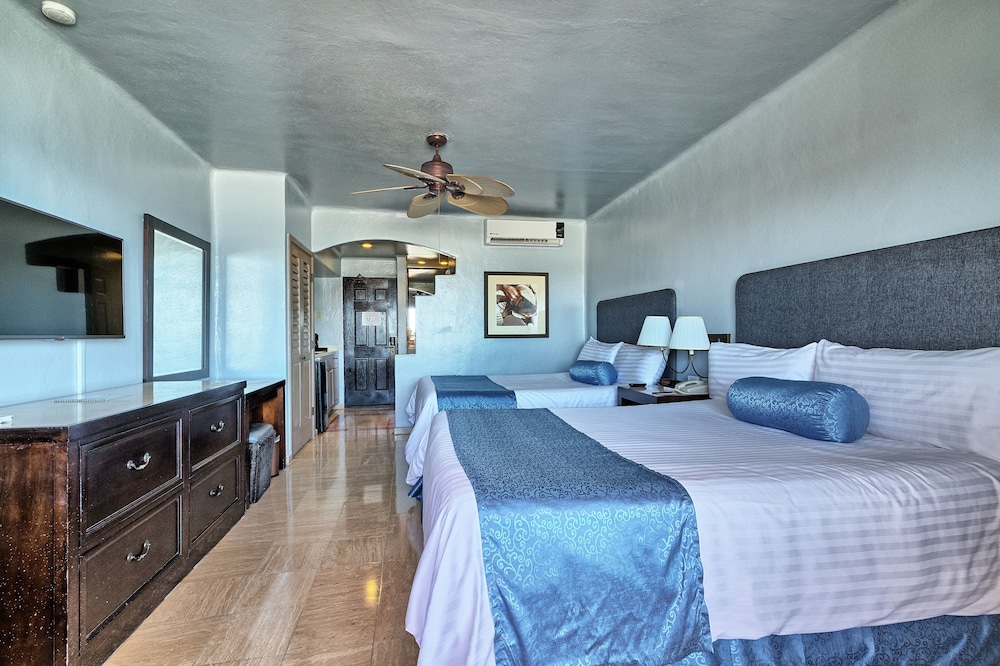 Superior Suite Sea View with Balcony 2 Queen Beds - Photo 5