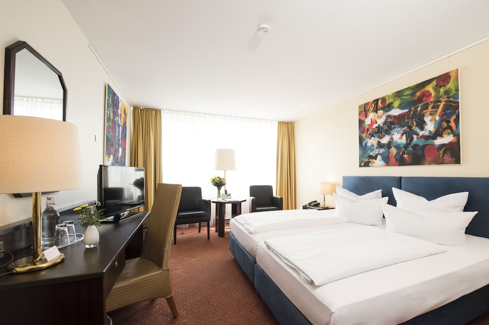 Standard Double Room (partly Basel or mountain view) - Photo 1