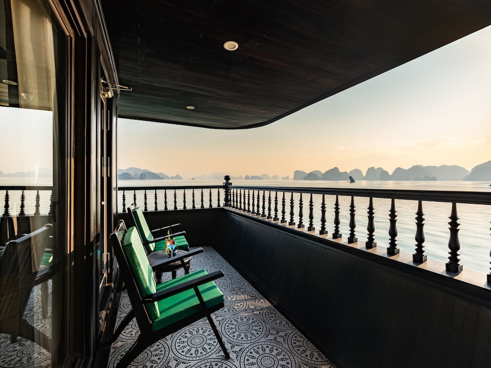 Rita Suite Private Balcony, Jacuzzi,  2D1N, 3D2N
