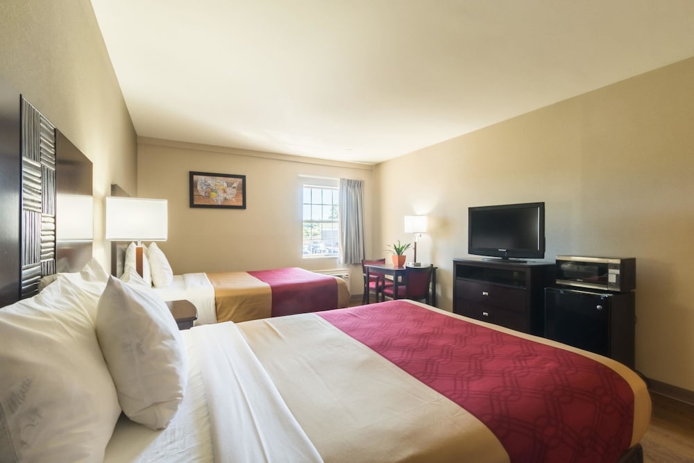 Standard Room, 2 Queen Beds, Non Smoking - Photo 8