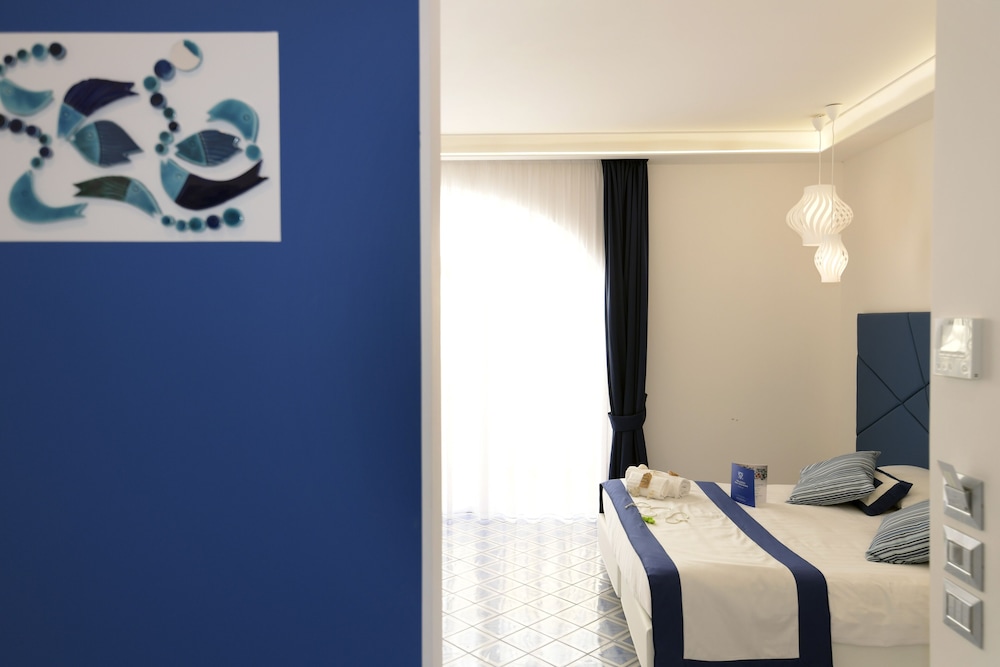 Superior Double Room, 1 Queen Bed with Sofa bed, Sea View photo 2