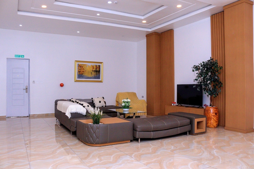 Golden Palace photo 2
