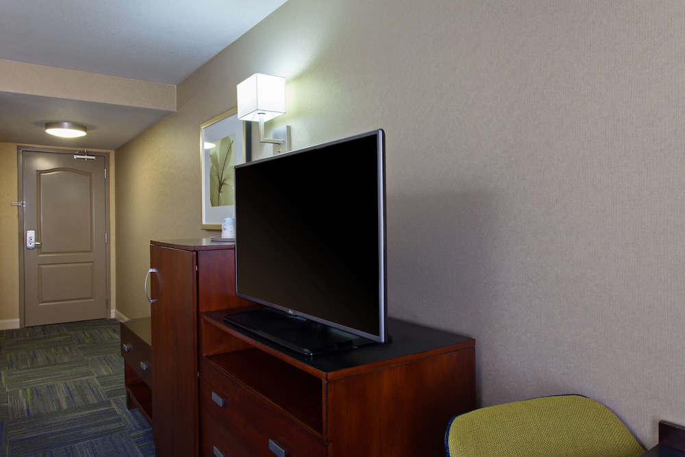 Room, 2 Queen Beds, Accessible, Non Smoking photo 2