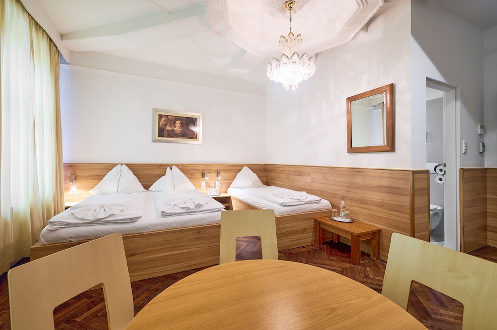 Standard Room, Multiple Beds photo 1
