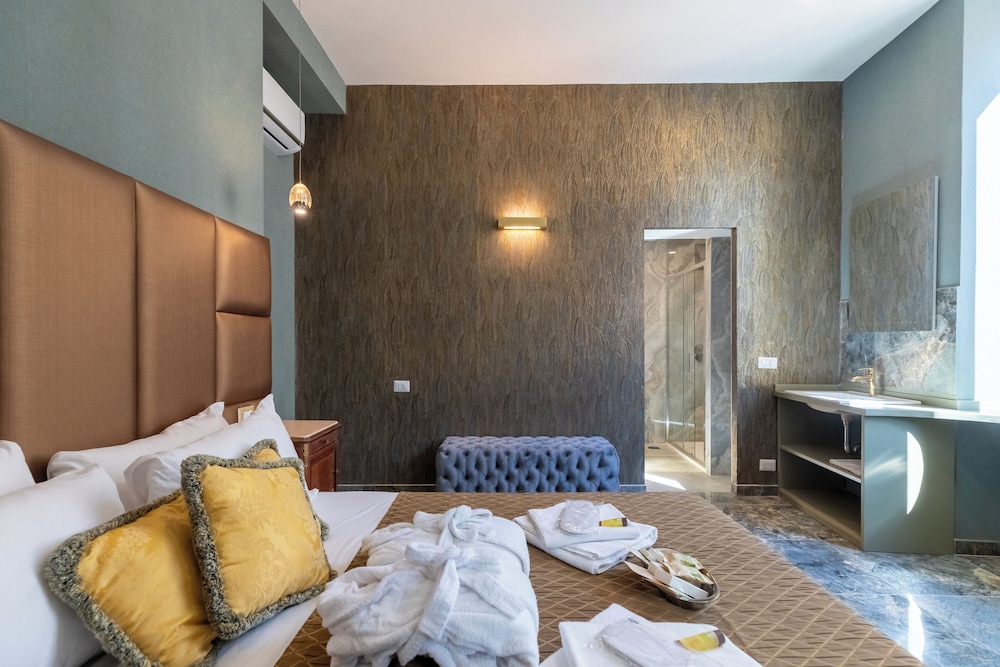 Comfort Room, City View