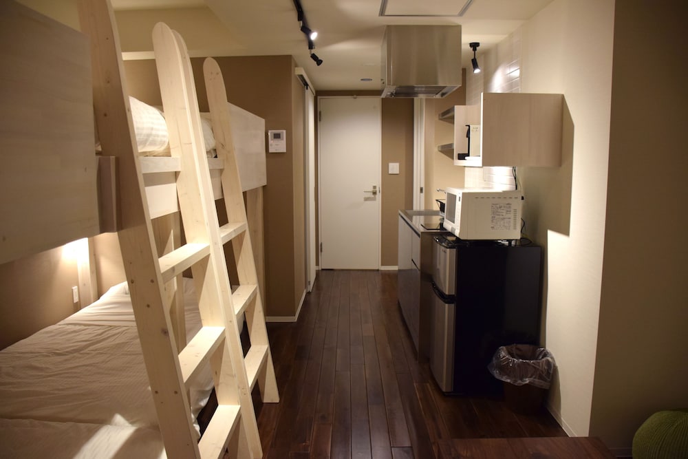 Family Room, Private Bathroom - Photo 4
