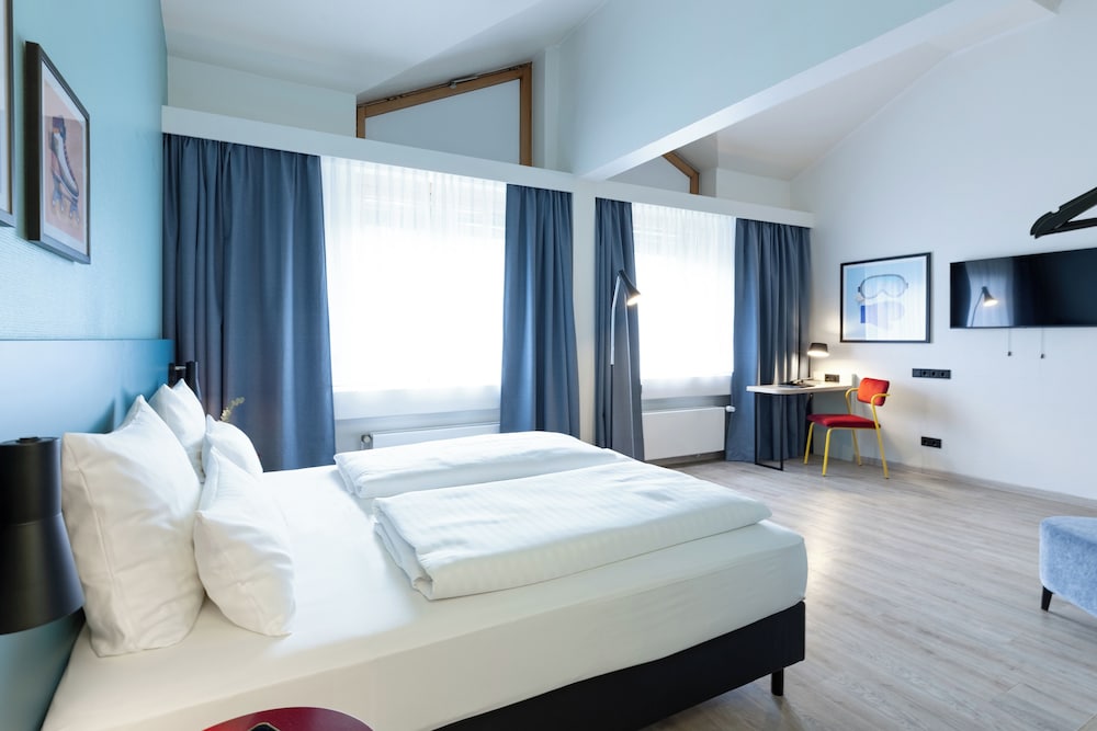 Premium Room, 1 King Bed photo 2