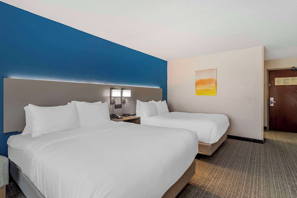 Standard Room, 2 Queen Beds, Non Smoking - Photo 1
