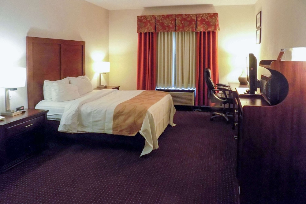 Standard Room, 1 Queen Bed, Non Smoking - Photo 3