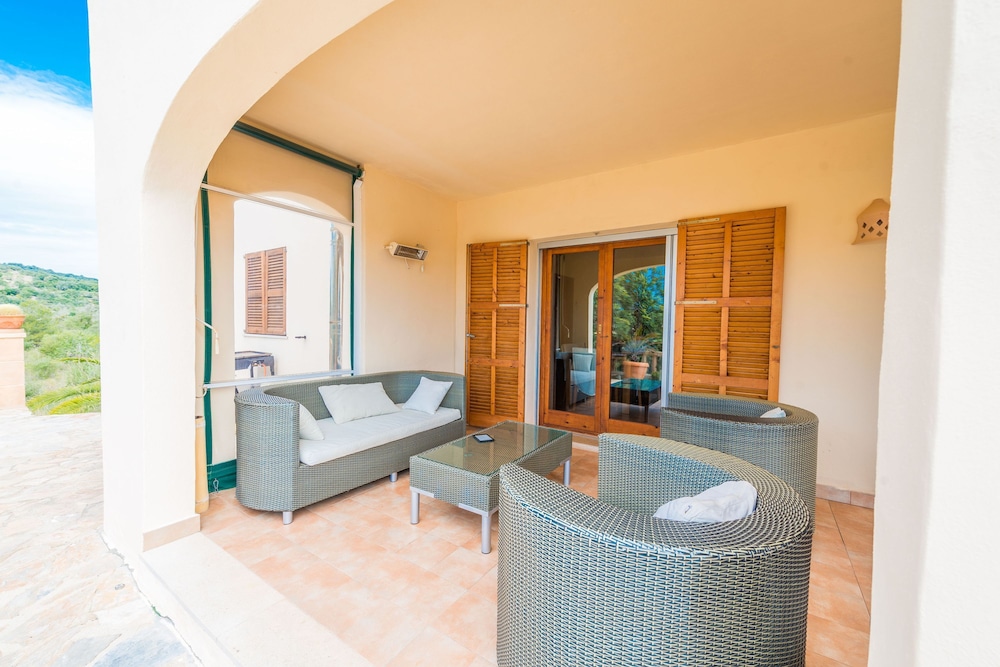 Villa photo 3