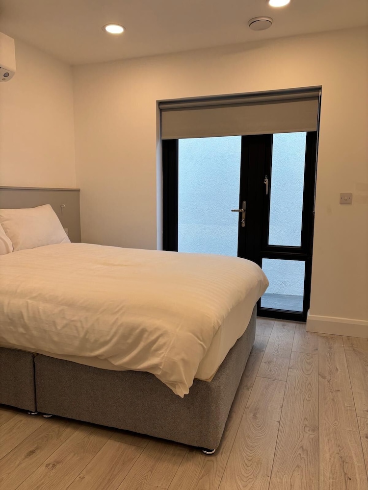Deluxe Town Centre 1 Bedroom Apartment for 3