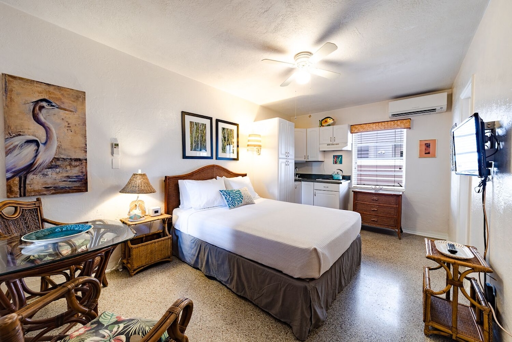 Signature Studio Suite, 1 King Bed with Sofa bed, Ground Floor (Studio 1 Queen Bed) photo 2