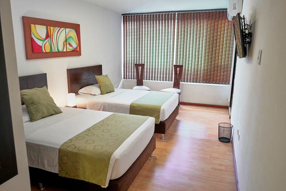 Standard Quadruple Room, Multiple Beds photo 2