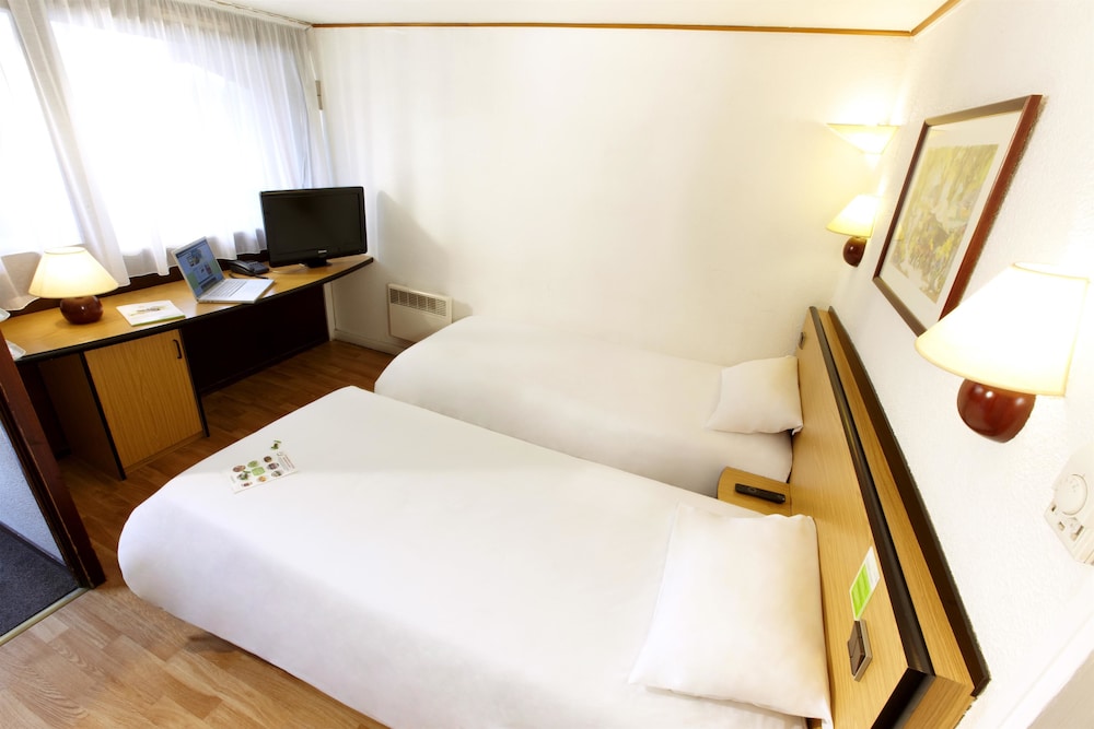 Standard Room, Multiple Beds (1 Junior Bed up to 10 years) - Photo 3