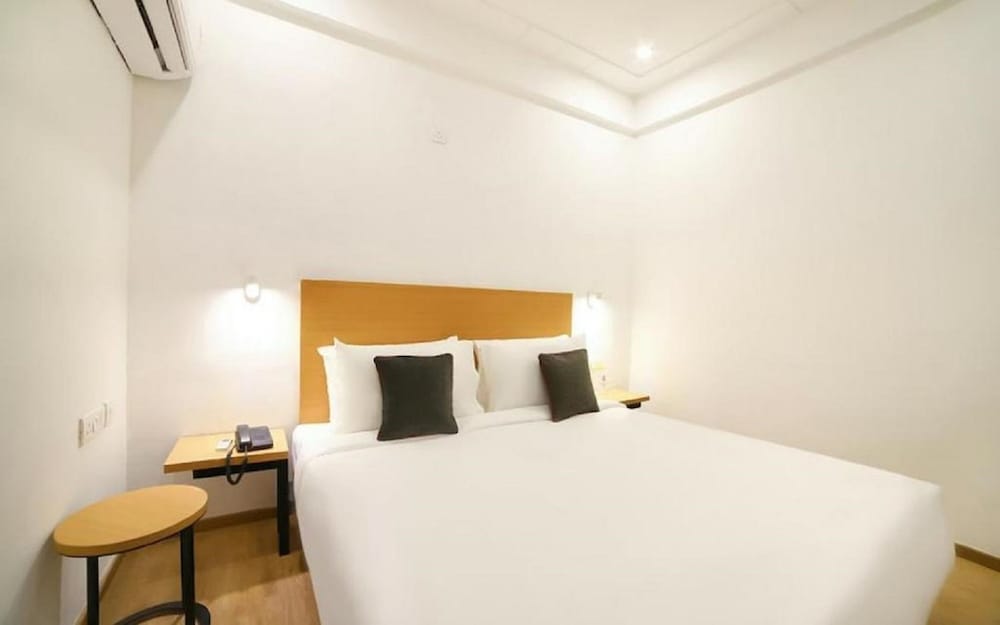 Superior Room, 1 Bedroom, Refrigerator & Microwave photo 3