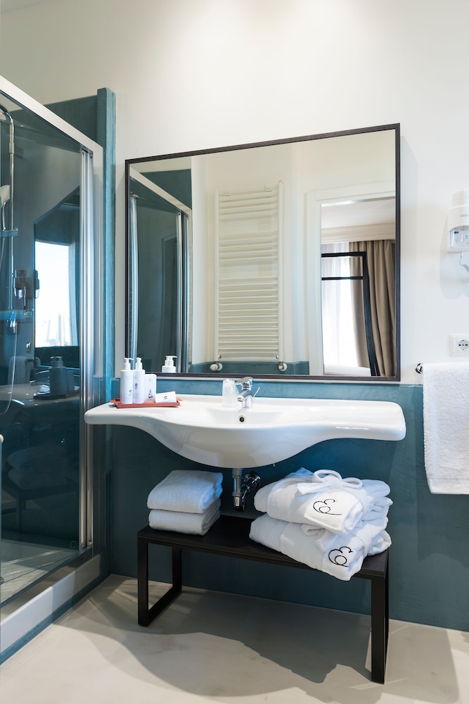 Deluxe Room - Photo 11