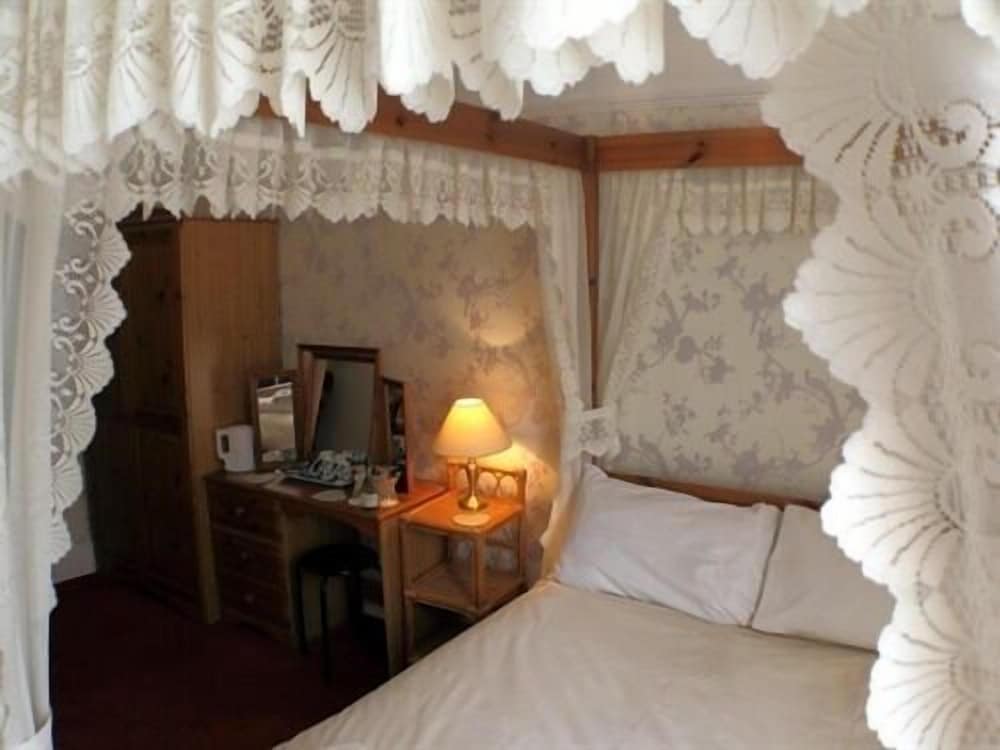 Double Room (Room 7 - 4 Poster Bed) photo 1