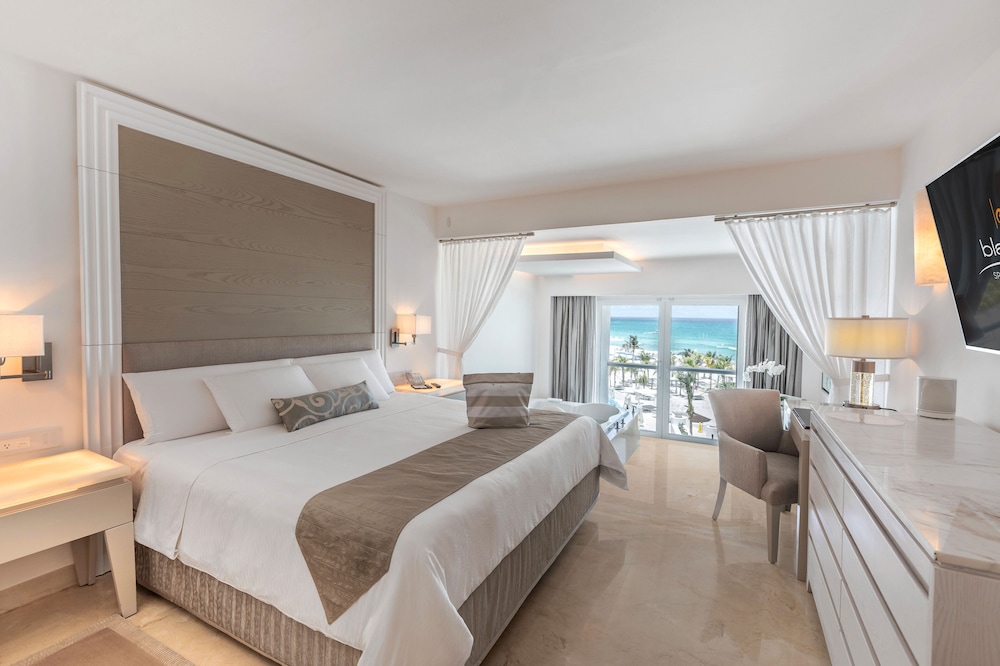 Royale Honeymoon Suite Oceanfront - Photo 1