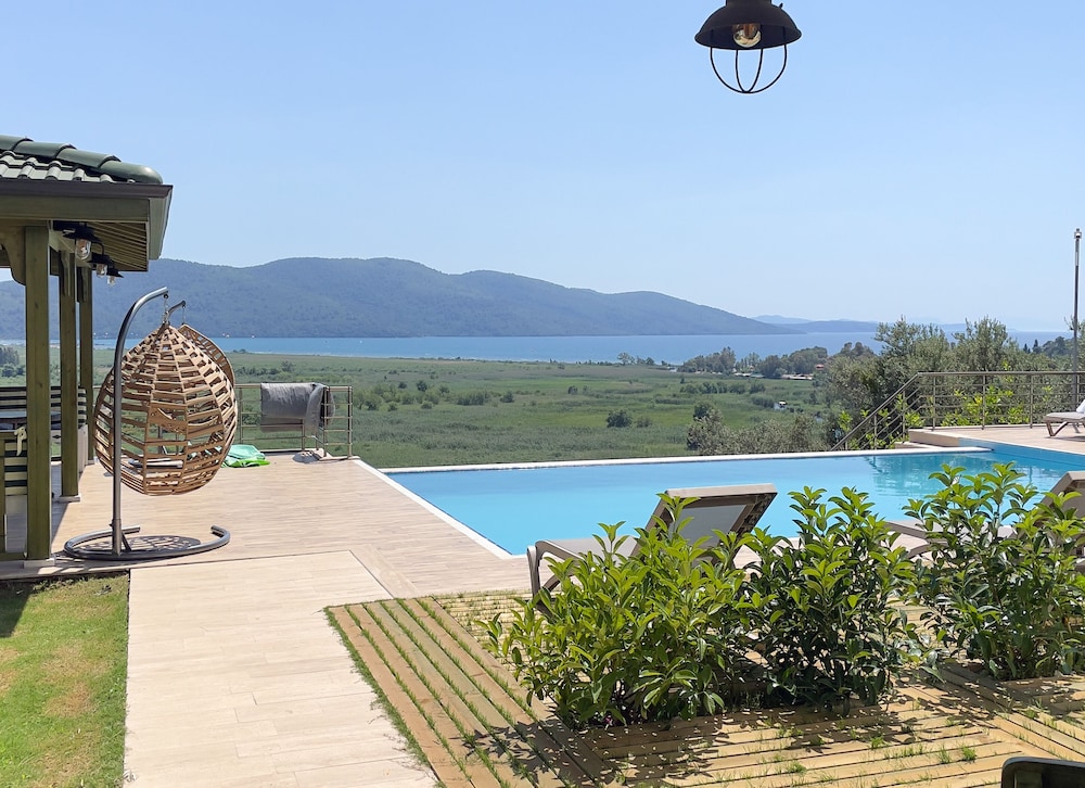 Suit Oda, Deniz veya Havuz Manzarali photo 2