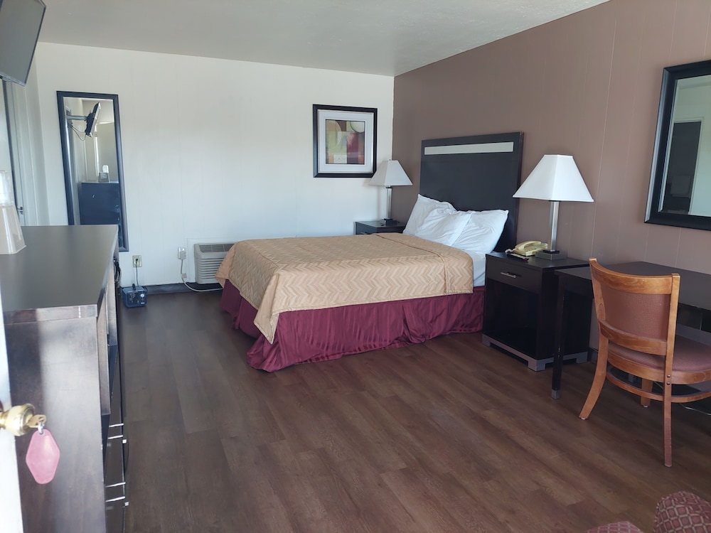 Deluxe Room, 1 King Bed photo 1