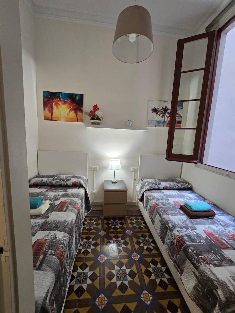 Twin Room, Shared Bathroom photo 2