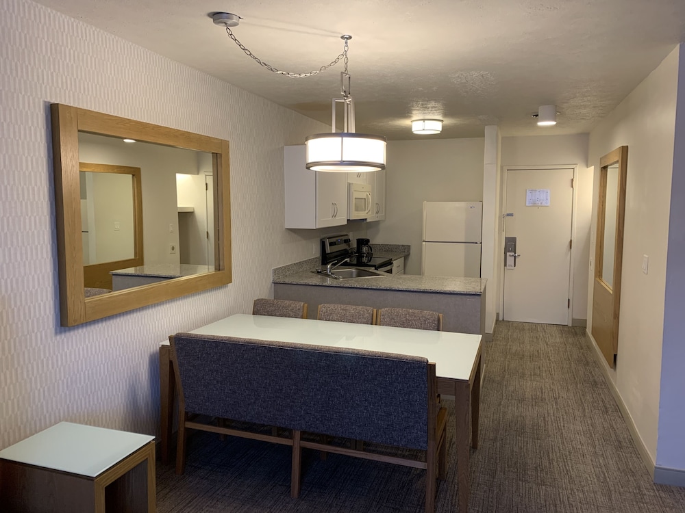 Town Center One Bedroom - Photo 2