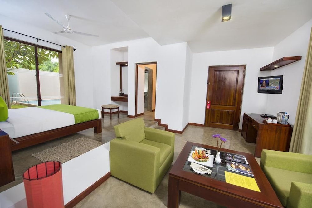 Super Room with Plunge Pool photo 2