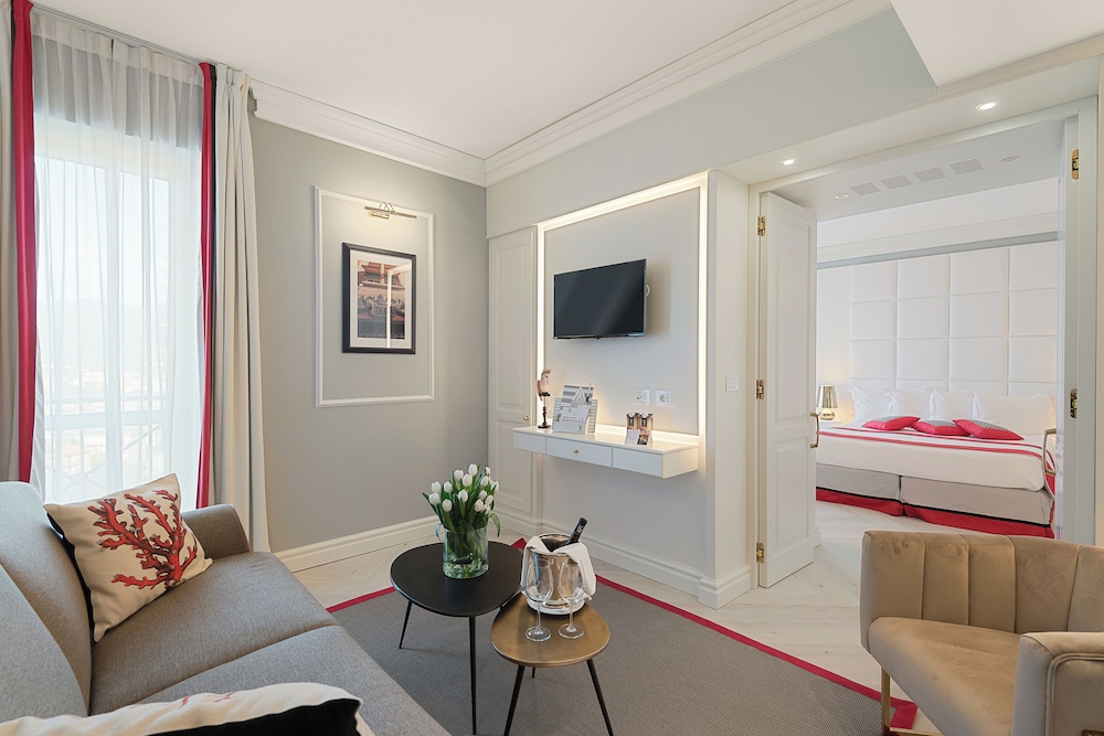 Deluxe Room (Suite)
