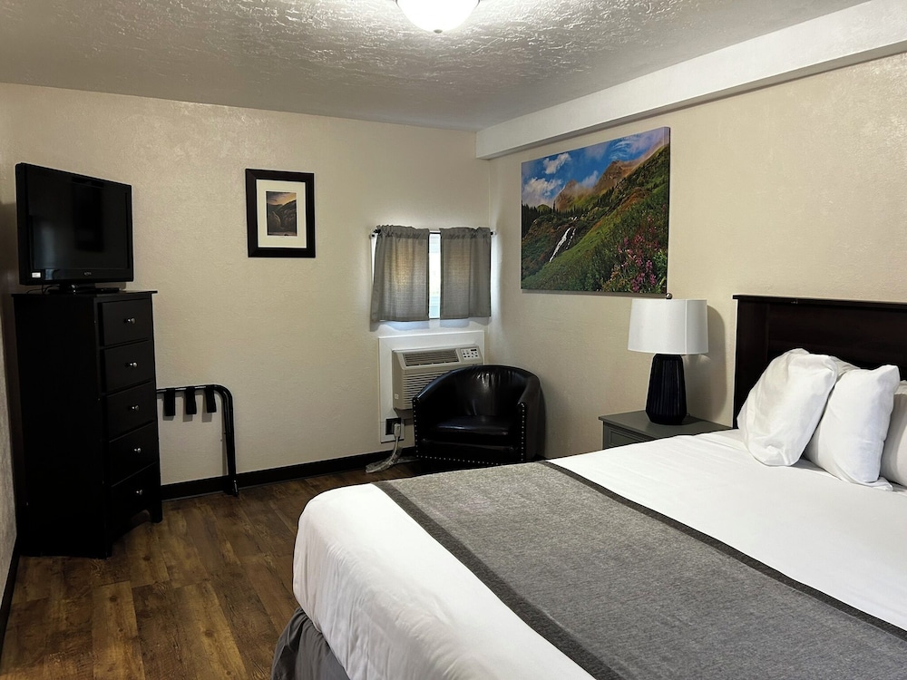 Classic Suite, 1 Queen Bed, Non Smoking, Kitchenette