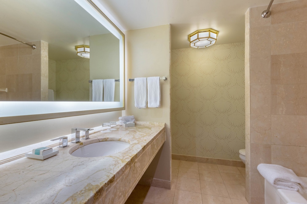 Suite, 2 Bedrooms - Photo 7