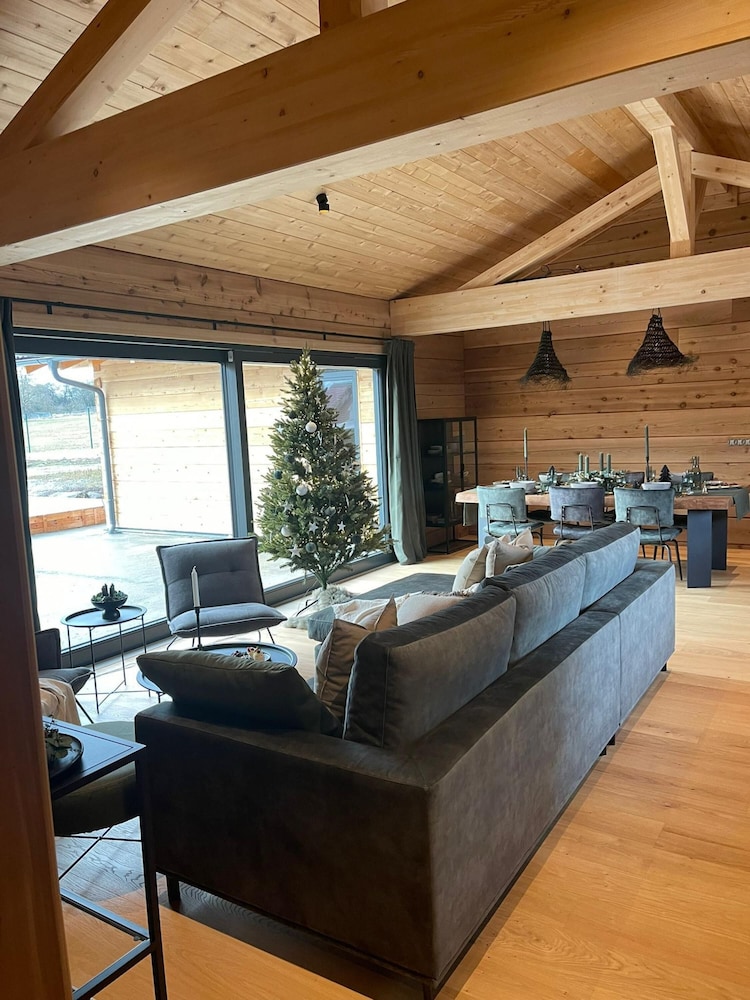 Villa photo 1