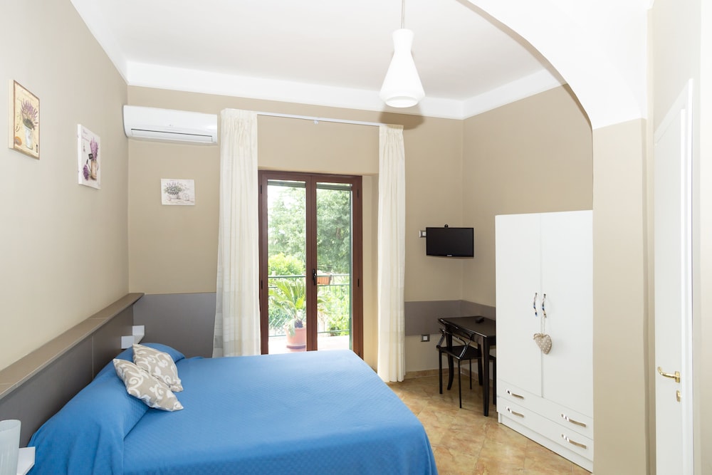 Triple Room (secure parking/colazione inclusa) photo 1