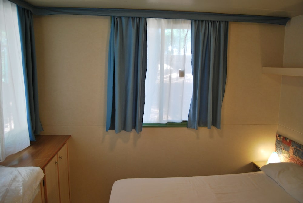 Standard Mobile Home, 2 Bedrooms, Kitchenette