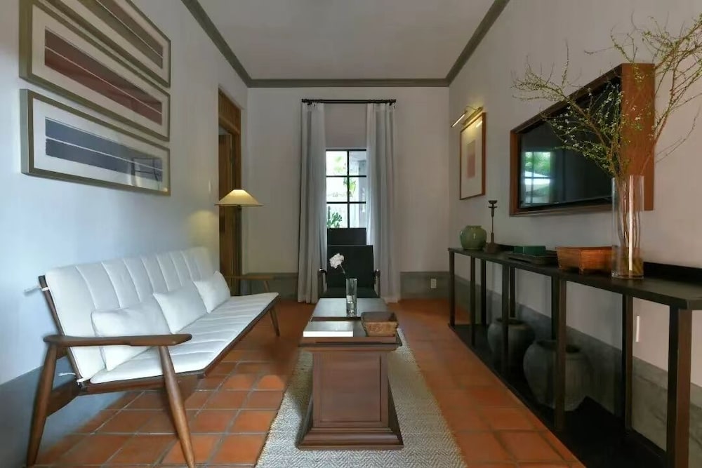 Luxury Suite, Courtyard View