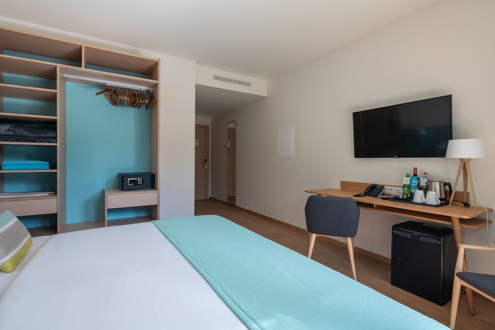 Twin Room, Partial Sea View photo 2